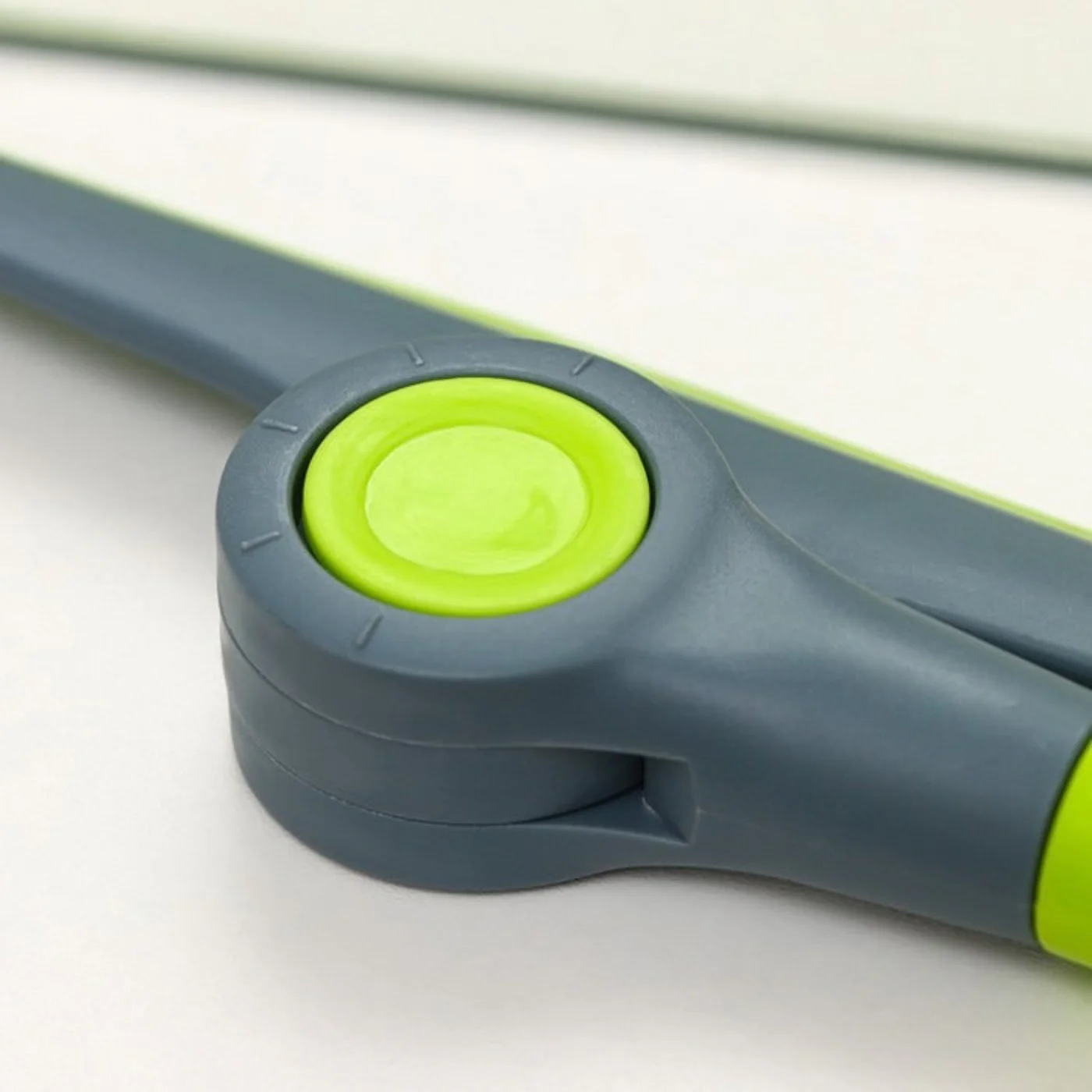 Royal Foldable Wiper with Lock - Multipurpose Window & Mirror Squeegee Tool (Green) - Image 4