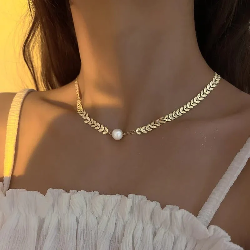 Pearl & Leaf Korean Beautiful Pendant Necklace - Elegant Golden Alloy Necklace - Image 3