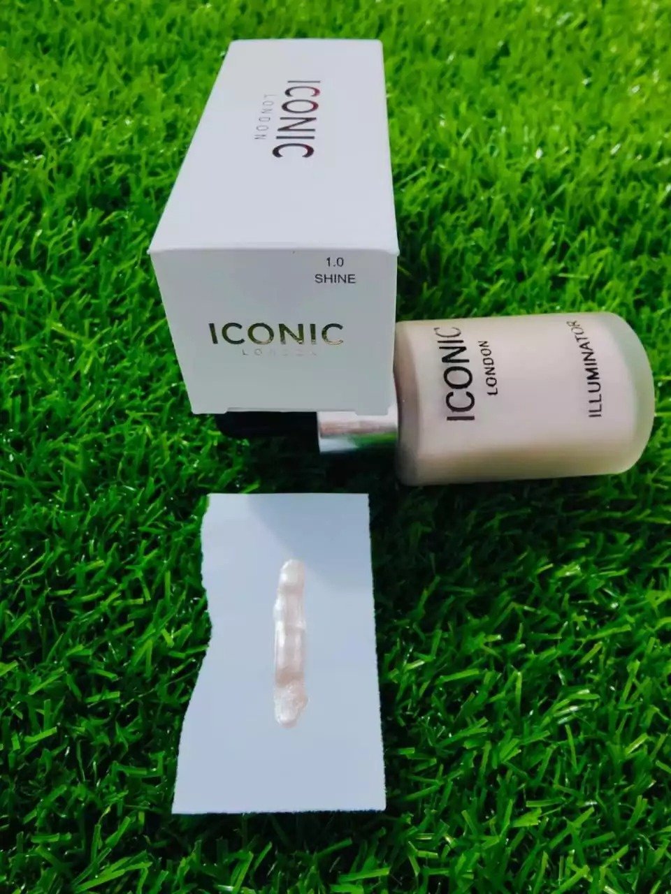 ICONIC ILLUMINATOR SHINE LIQUID HIGHLIGHTER - Image 3